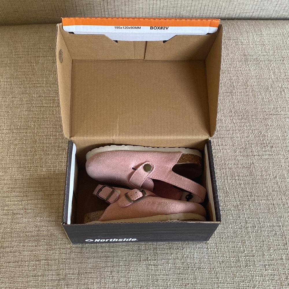 North side Toddler Size 8 slip on shoes